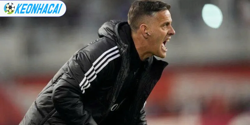 HLV John Herdman lo lắng trước bài toán phong độ