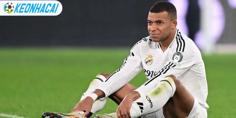 Kylian Mbappe chấn thương cổ chân nhẹ