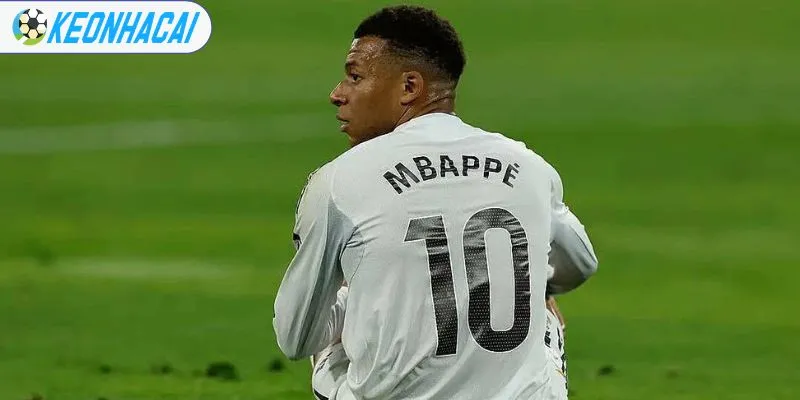Kylian Mbappe ra sân với phong độ thi đấu ổn định